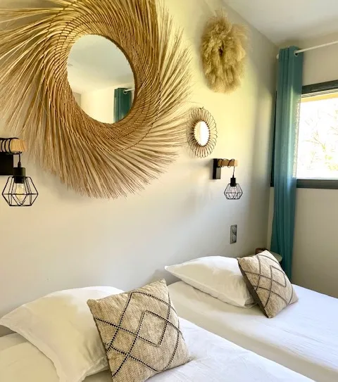 Domaine Le Vaxergues : Gite Ecolodge Le Larzac avec Spa 