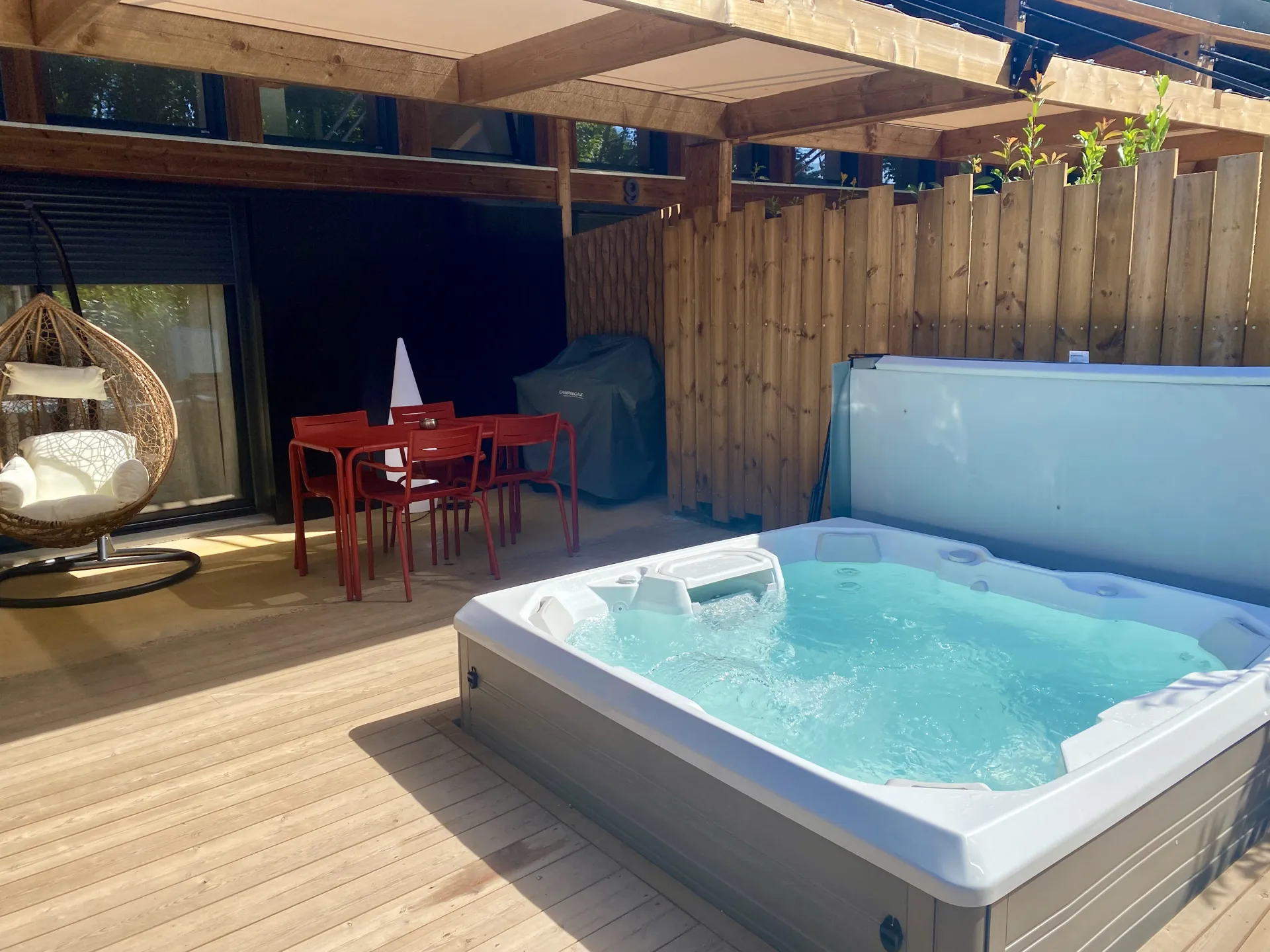 Domaine Le Vaxergues : Gite Ecolodge Les Templiers avec Spa 