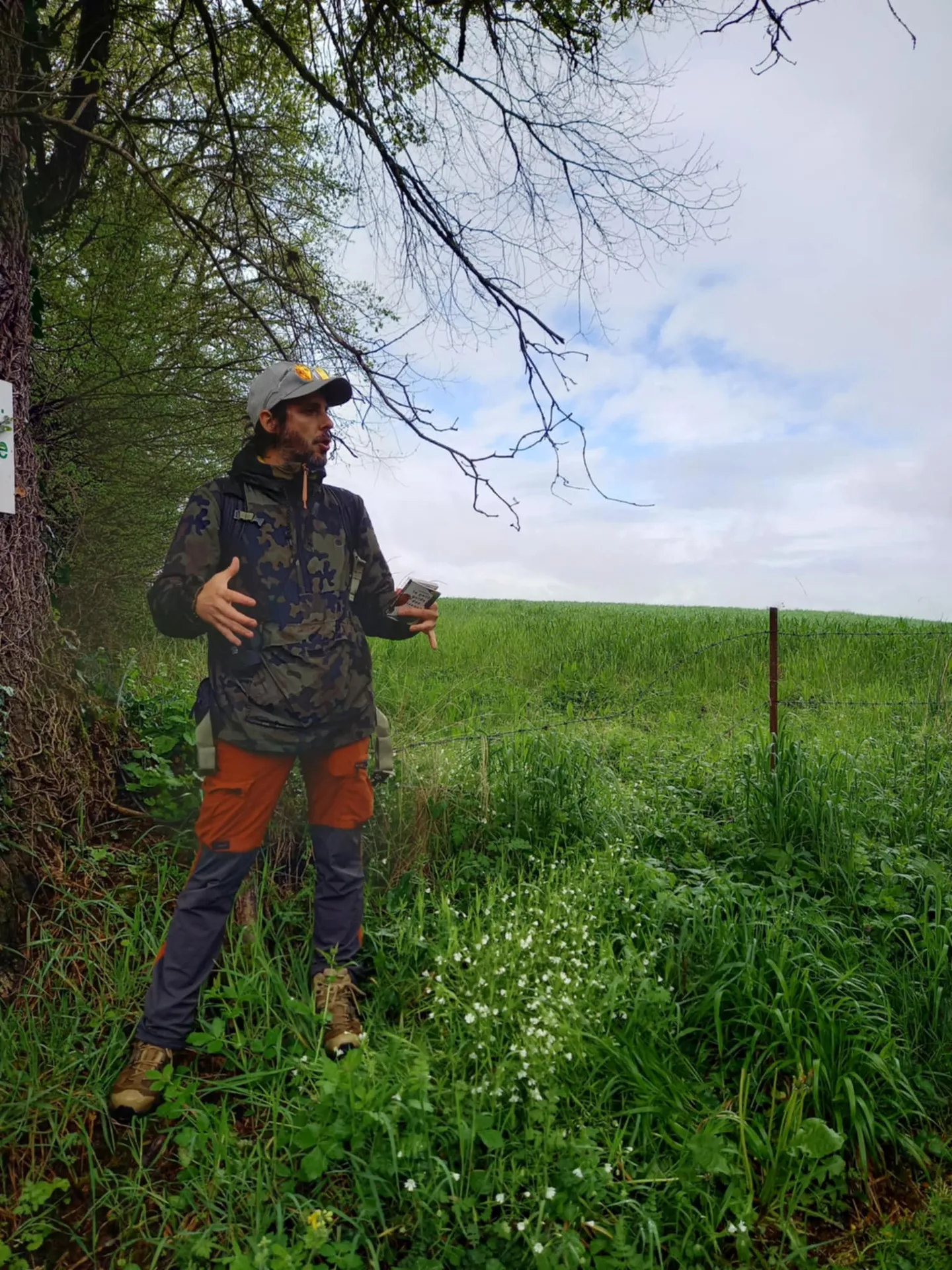 Balade à la découverte des haies à Sainte-Croix avec Anthony Vieillard 
