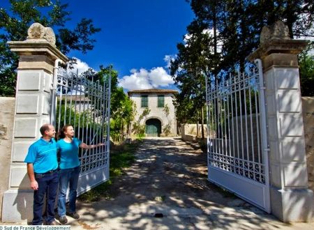 AIRE DE STATIONNEMENT POUR CAMPING-CARS - CHÂTEAU L'AMIRAL 