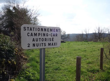 Aire de stationnement pour Camping Car à Orniac 