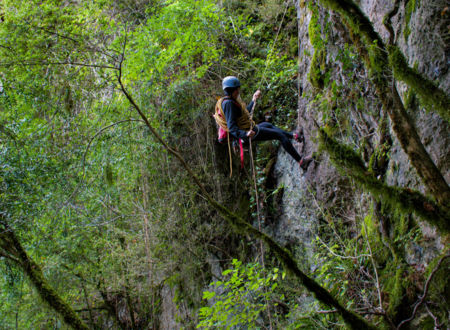 AUDE HOURTAL, GUIDE ACCOMPAGNATRICE FALAISES VIA ET RAVINES 