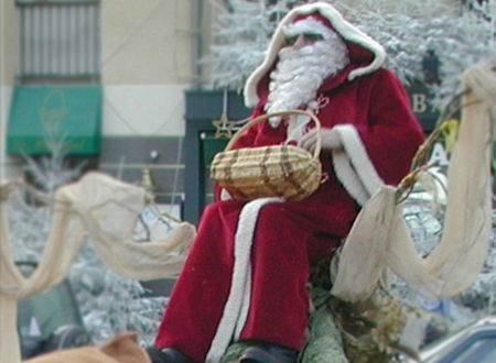 LE PERE NOEL ET SES MASCOTTES 