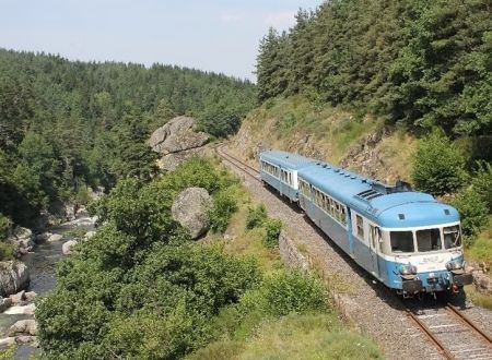 LES GORGES DE L'ALLIER À BORD DU TRAIN BLEU DU SUD 