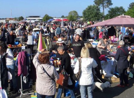 MARCHÉ AUX PUCES 