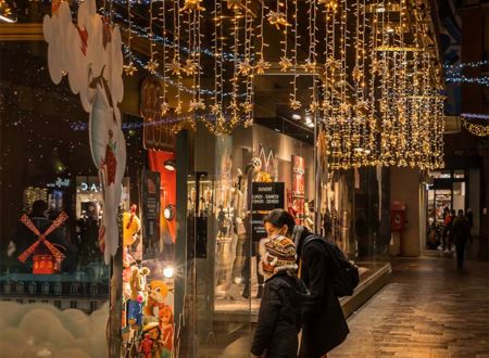 LES MAGASINS SONT OUVERTS LE DIMANCHE POUR LES FÊTES DE NOËL 