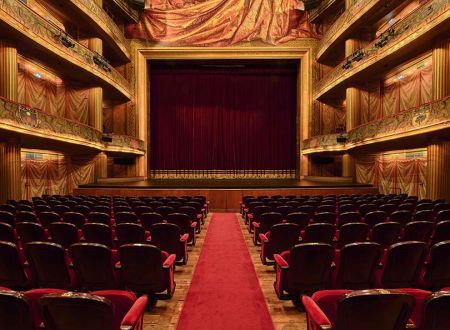 LEVER DE RIDEAU AU THÉÂTRE DU CAPITOLE 