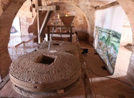 VISITE DE LA SALLE DES MEULES DU MOULIN DE LA TOUR DE DÉFENSE 