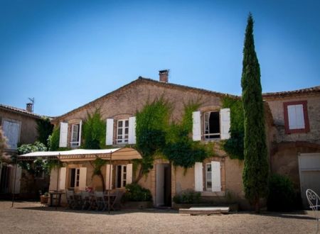 CHÂTEAU LA VILLATADE - CÔTÉ COUR 