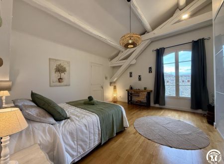 LA BELLE ECLUSIAIRE - A L'OMBRE DE L'OLIVIER 