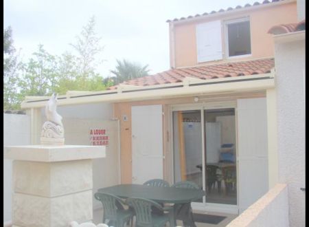 MAISON POUR 2 PERSONNES AVEC TERRASSE ET GARAGE PRÈS DE L’ÉTANG DE THAU ET DES T 