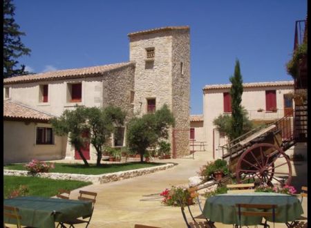 GÎTE LES VIGNES DANS DOMAINE VITICOLE DE 55 HECTARES 