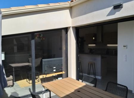 MARAUSSAN : MAISON DE VACANCES CLIMATISÉE POUR 4 PERSONNES AVEC TERRASSE PRIVATI 