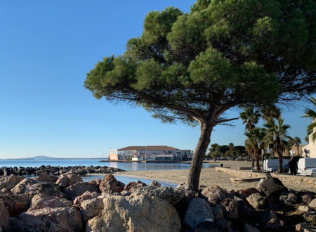 LES VOILES BLANCHES A MEZE ME 172 ( 4 PERSONNES) 