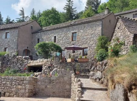 L'OUSTAL DE MARIE 