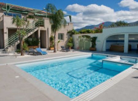 LE DOMAINE DES LUQUE - VUE PISCINE 