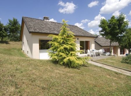 VILLAGE DE GITES DU COLOMBIER - VILLAS 4 PERSONNES 