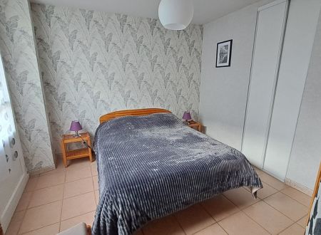 GROUND FLOOR FLAT BAGNÈRES DE LUCHON 4 PEOPLE PARKING, WIFI, SKI LOCKER, 150M FROM THE THERMAL BATHS 