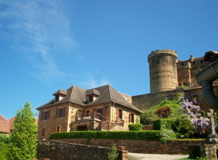 Au Pied Du Château 