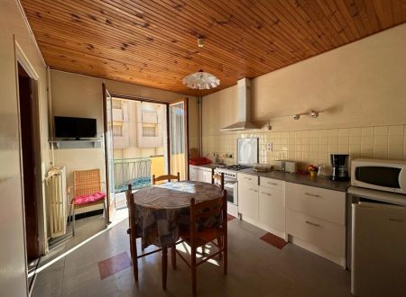 APPARTEMENT DANS VILLA 