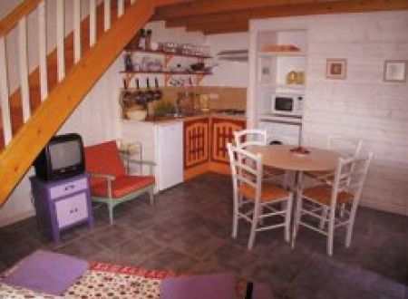 STUDIO DUPLEX DANS MAISON 