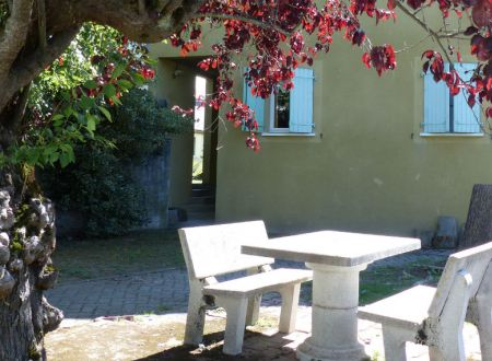 APPARTEMENT DANS MAISON 