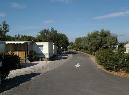 CAMPING MUNICIPAL CAP LEUCATE 