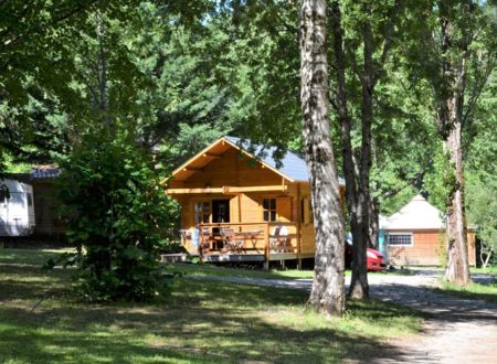 CAMPING LES CHALETS DU LAC BELCAIRE 