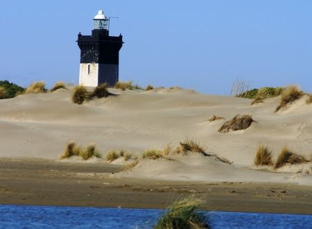 Tous à vélo au bord de l’eau au Grau du Roi Port Camargue 