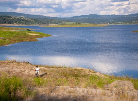 Le tour du lac de Naussac 