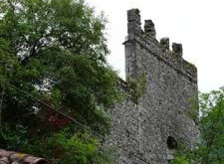 RUINES DU CHÂTEAU-FORT 