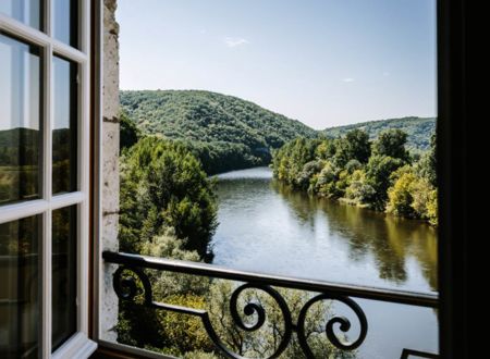 Fly fishing experience in the Dordogne river at the 4-star hotel Château de la Treyne 