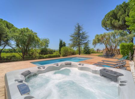 Family & friends holidays at the villa L'Ecrin Grand Panorama in Carcassonne 