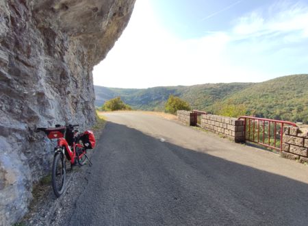 La vallée et les gorges de l’Aveyron à vélo 