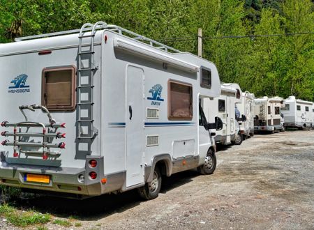 Borne de services et aire de stationnement camping-car 