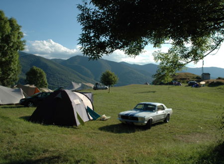 Camping at the Château de Lordat farm 