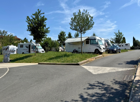 Borne de Services et Aire de Stationnement Camping-Car d'Albi Pratgraussals 