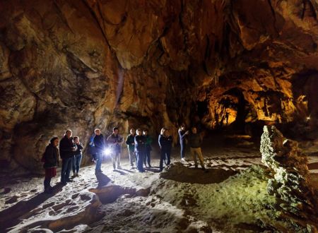 Randonnée souterraine dans la grotte de Lombrives 