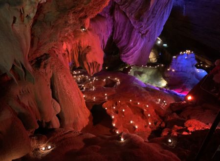 La grotte de TRABUC s'enflamme à la lueur de 1600 bougies 