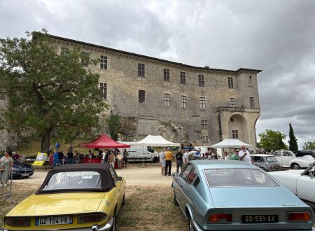 Rétromotion : exposition de vieilles voitures 