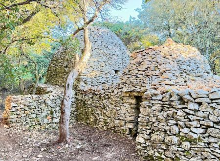L'art de la pierre sèche : Le sentier des capitelles d'Uzès - Visite guidée Uzès, Ville d'art et d'histoire 