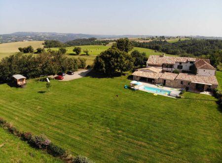 Roumiguières gîte + roulotte 