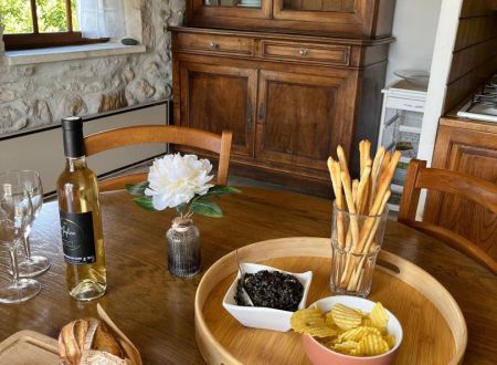 Gîtes Mas de Trescouvieux : Château Vieux 