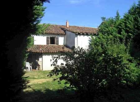 Au Village de Miramont-Latour 