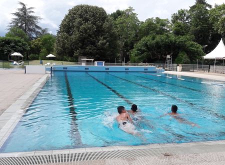 Valence D'Agen summer swimming pool 