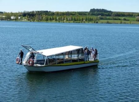 Bateau-promenade Le Papillon Jaune sur le lac de Pareloup 