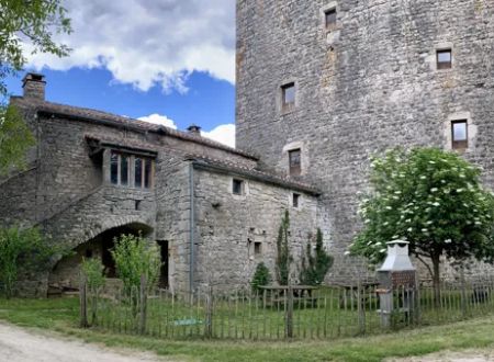 Gîte d'étape et de séjour de la Tour du Viala du Pas de Jaux 