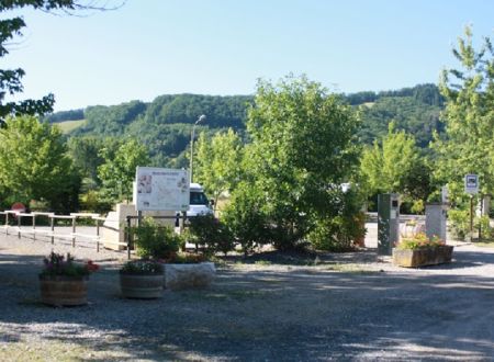 Aire de services municipale de camping-car à Sainte Eulalie d'Olt 