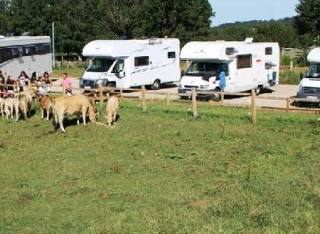 Aire de camping-car à la ferme La Montagnette 