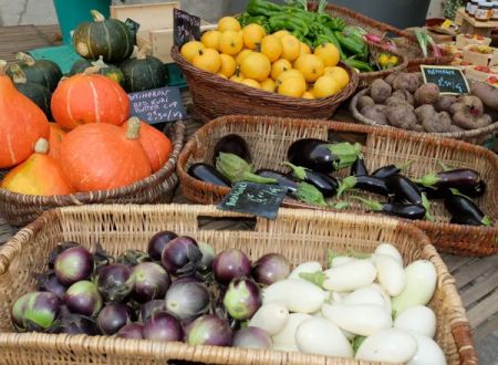 Petit marché de Villefranche, le dimanche matin 